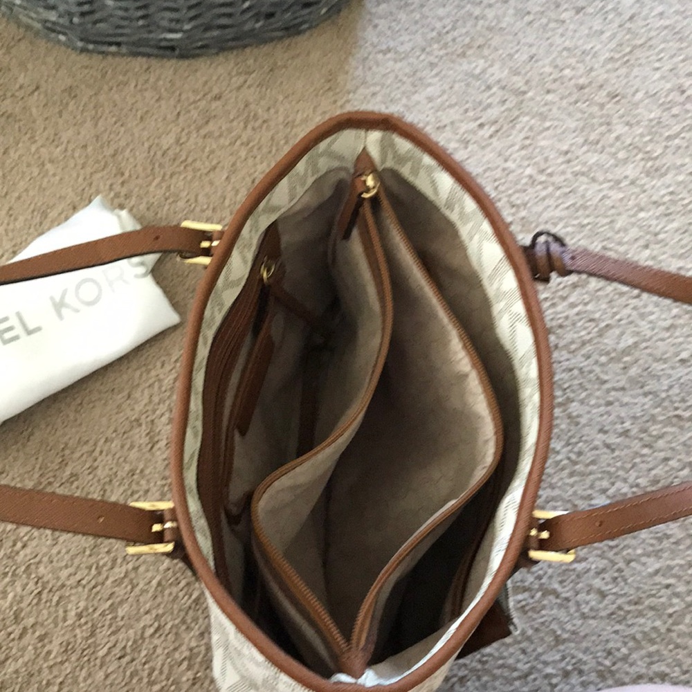 Micheal Kors leather tote - Picture 2 of 2